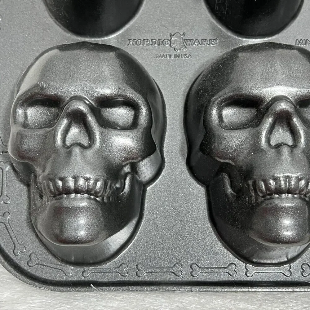 NWOB Nordic Ware Skull 6 Cakelet‎ Bakeware Halloween, Day Of The Dead